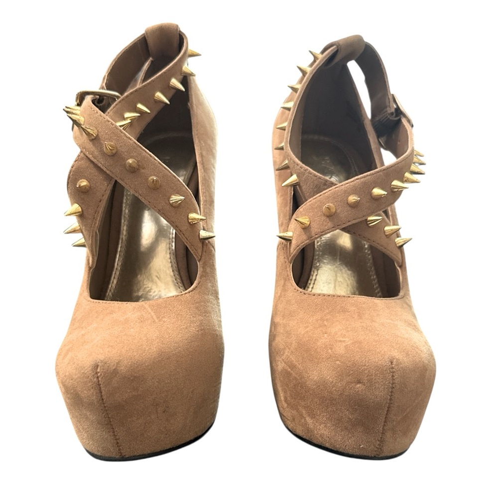 Bakers size 6 tan pumps with gold spikes